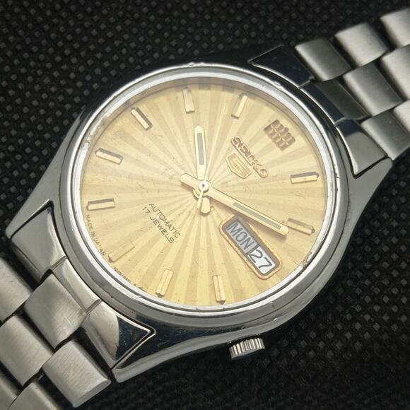 Vintage 1976 Seiko Automatic Mens Silver Watch W/daydate & Gold accents - Picture 5 of 8
